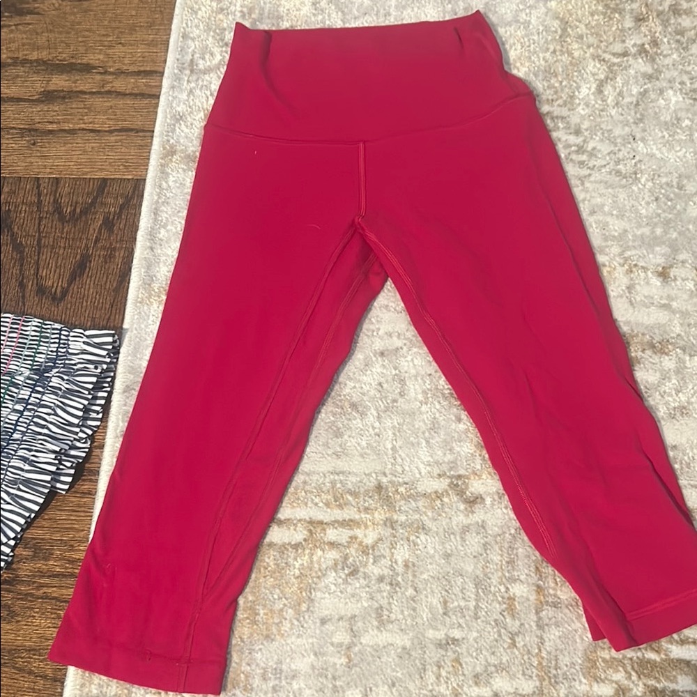 Lululemon watermelon colored capri yoga pants